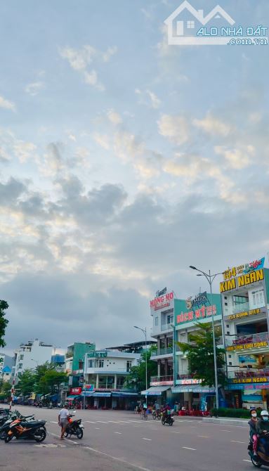 Homstay 6 Tầng Mặt Tiền Xuân Diệu View Biển khu VIP tại trung Tâm TP Biển Quy Nhơn - 1