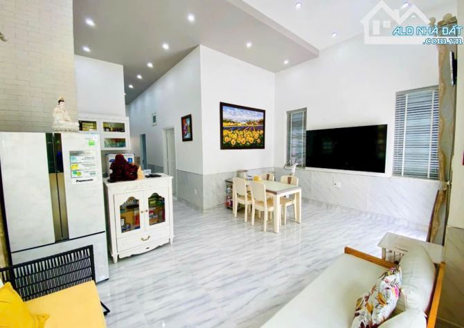 Villa Sân Vườn Nghỉ Dưỡng Đường Cô Giang. P9. 200m2 (10,5m*19m). Giá 14 Tỷ - 3