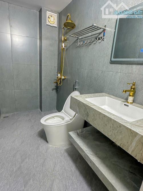 Bán nhà Đông Khê, Ngô Quyền. 4 tầng 51m2 giá 4,35 tỷ . Nhà cách mặt đường 20m - 7