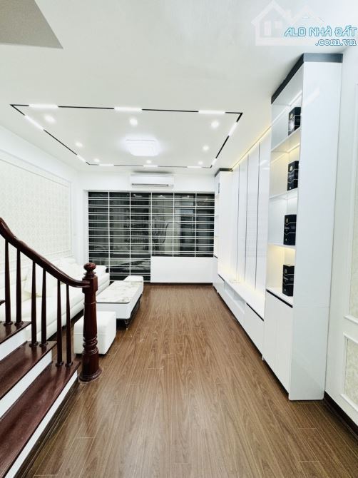 Nhà Cầu Diễn 42m 5 tầng lô góc ô tô tránh sổ đỏ giá 6,34 tỷ đẹp