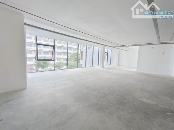 Cho thuê VP Q1 mới xây 150m2 đối diện The Grand Manhattan, ĐH Văn Lang khu sang trọng Q1