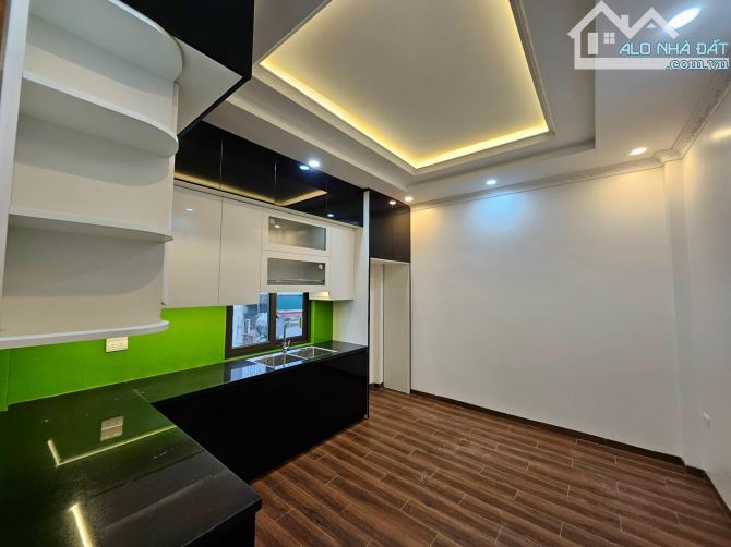 Bán nhà Nguyễn Chính, Hoàng Mai, DT 60m tỷ, Lô góc Kinh doanh, ô tô tránh