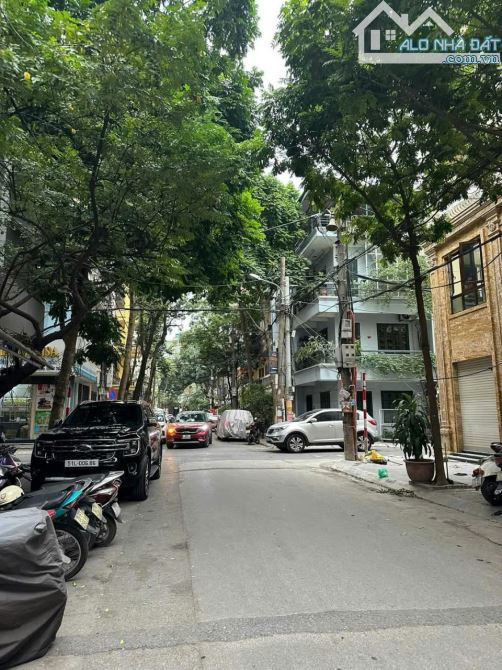 PHÂN LÔ NGHĨA ĐÔ - CẦU GIẤY - Ô TÔ TRÁNH - KINH DOANH - VỈA HÈ - GẦN PHỐ - HIẾM