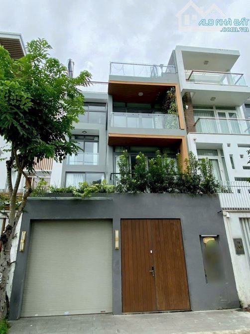 Bán căn Biệt Thự view sông công viên mặt đường số 25 phường Tân phong Q7