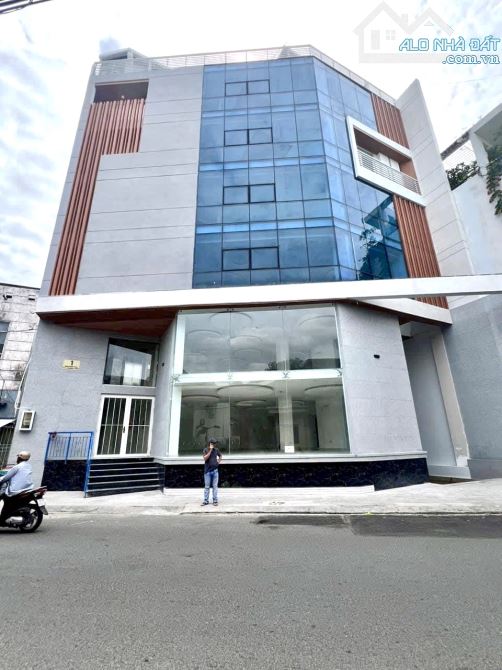 Bán nhà Nguyễn Trãi, Quận 1. Siêu mặt tiền ngang 10m x 18m (180m2) XD: 1 hầm + 6 lầu 45 tỷ