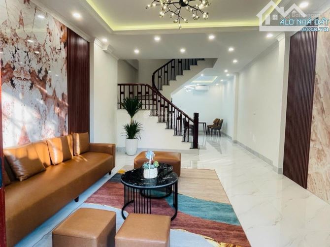 Bán nhà Doãn Kế Thiện, Cầu Giấy - Nhà đẹp - Trung tâm phố - Ô tô gần - 52m2 - 8,9 tỷ