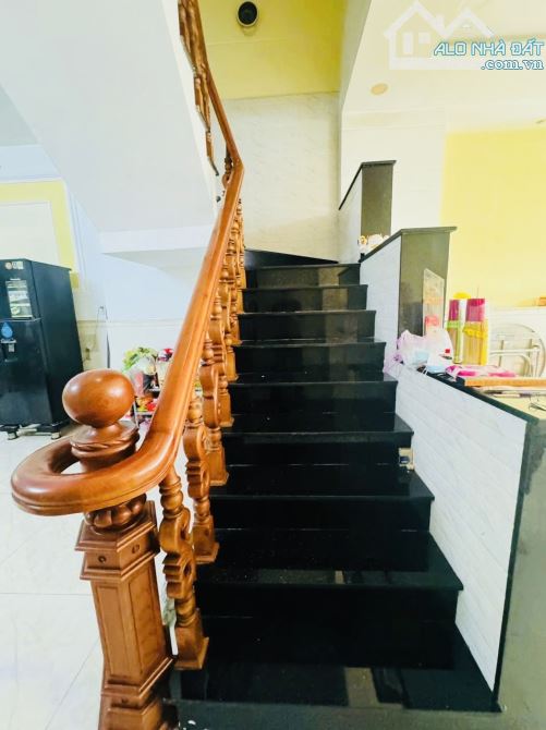 ❌HXH - Ô TÔ ĐỖ CỬA❌86m2 (4.3x 20m)  Ngang 6m - 3 tầng BTCT Nở hậu - N. Văn Quá - 5.x tỷ - 11