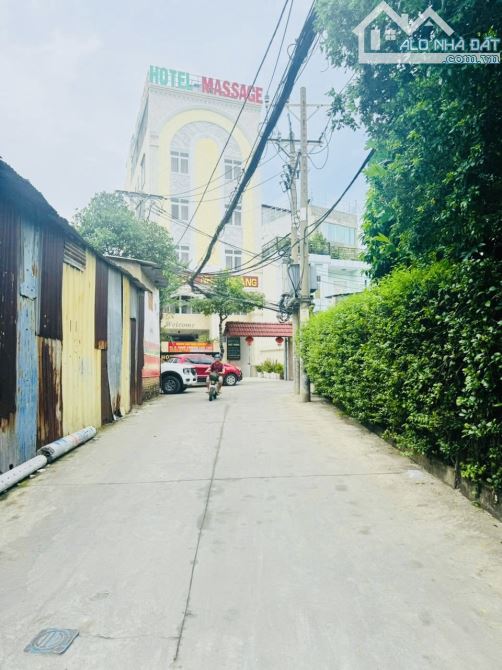 ❌HXH - Ô TÔ ĐỖ CỬA❌86m2 (4.3x 20m)  Ngang 6m - 3 tầng BTCT Nở hậu - N. Văn Quá - 5.x tỷ - 1