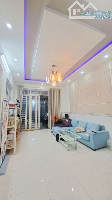 🏡 Nhà Mới Đẹp, Đường Hẻm Xe Hơi - Phù Hợp Mọi Lứa Tuổi, Chỉ 3,3 Tỷ! 💰 - 1