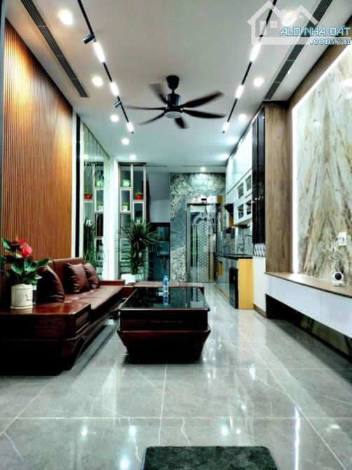 BÁN GẤP NHÀ ĐẸP NGUYỄN SƠN – NGUYỄN VĂN CỪ 42M x 6T, THANG MÁY, FULL NỘI THẤT. GIÁ 9.6 TỶ - 1