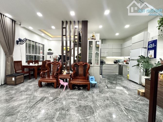 VILLA " KỲ ĐỒNG " Q3 - 67M ( 7.5x9 ) - SÁT MT HXH NHỈNH 17 TỶ . - 1