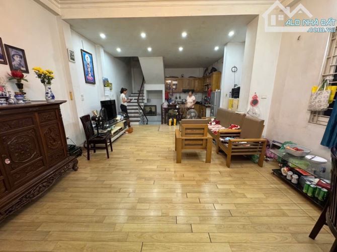 cần tiền bán gấp nhà Võng Thị -Tây Hồ căn góc 2 thoáng 53m2x5tầng,Mt 5m,giá chỉ 16tỷ - 1