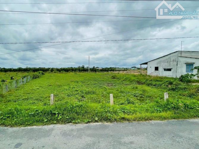 Bán lô đất thổ cư lưng tựa núi mặt hướng sông 200m2, giá 550tr view núi Bà Đen, Tây Ninh - 1