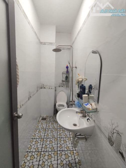 Bán nhà HXH đậu cổng Quận 12, sát Gò Vấp, 100m2 3 Tầng sân thượng, 5PN, 4WC, SHR, 5.5 tỷ - 14