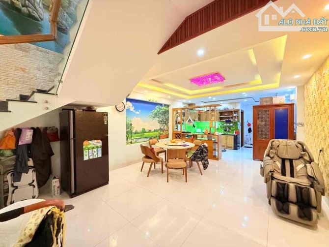 Bán Nhà Mặt Tiền Phạm Hùng - 3 Tầng - View Công Viên - 118m2 - Mới Ở Ngay - 8Tỷ7. - 2