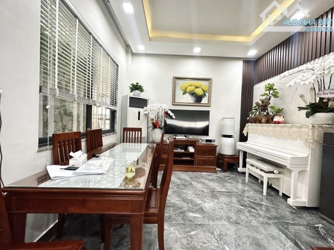 VILLA " KỲ ĐỒNG " Q3 - 67M ( 7.5x9 ) - SÁT MT HXH NHỈNH 17 TỶ . - 2