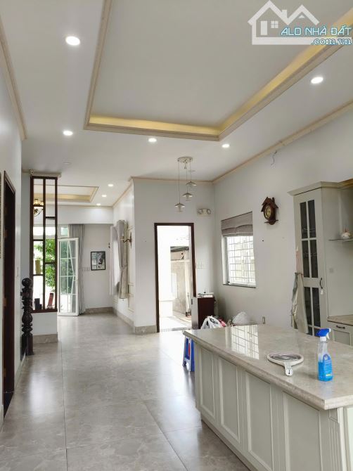 CHỦ KẸT NÊN CẦN BÁN CĂN NHÀ 220M2 1 TRỆT 1 LẦU NGAY SONG HÀNH - GIÁ 9 TỶ 100 TRIÊU THLƯỢNG - 2