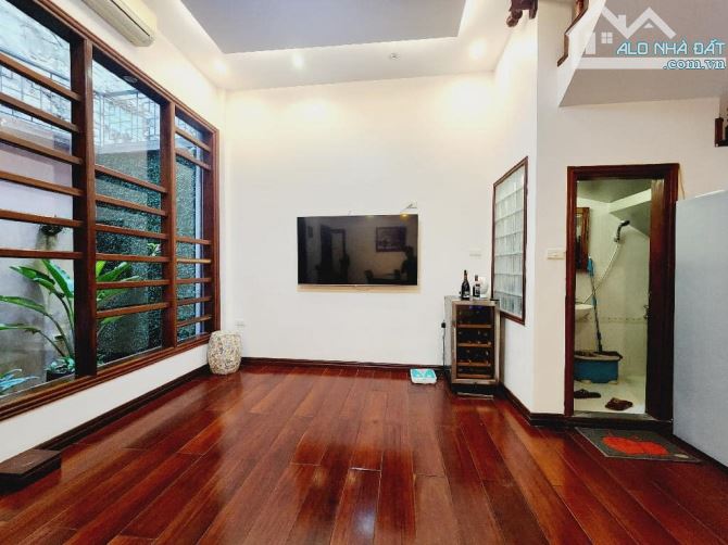 BÁN GẤP NHÀ 5 TẦNG DÂN XÂY HOÀNG QUỐC VIỆT 69m2, 1 NHÀ RA MẶT PHỐ KINH DOANH VIP 18 Tỷ - 3