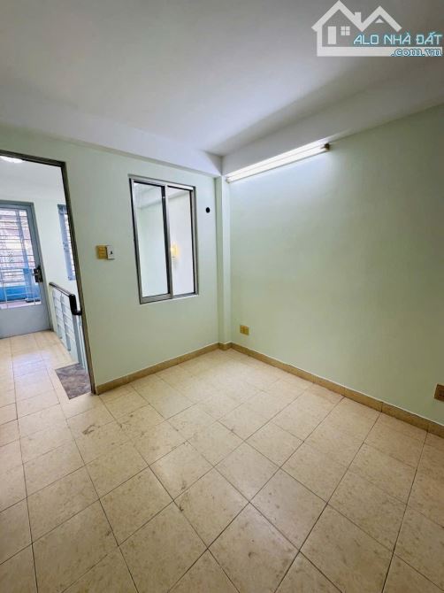 Hẻm đẹp giá rẻ, 56m2, 2Tầng, 3PN, 2WC, thông ra Phạm Hữu Lầu, Chỉ 3.7T - 3