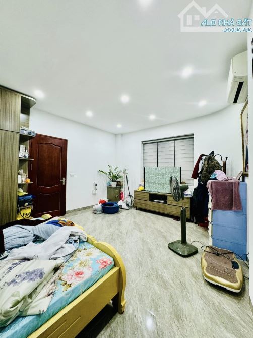 Lô góc Hào Nam, 3 thoáng, gần phố, nhà đẹp ở ngay, dt 42m 5 tầng mặt tiền 5m, Giá 11.2 tỷ. - 3