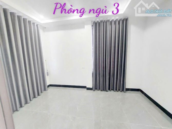 BÁN NHÀ TẠI XÓM CHÁM, ĐỊNH TRUNG, VĨNH YÊN. NHÀ XÂY 3 TẦNG MỚI, NGAY NHÀ VĂN HÓA ĐI VÀO - 4