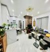 Lô góc Hào Nam, 3 thoáng, gần phố, nhà đẹp ở ngay, dt 42m 5 tầng mặt tiền 5m, Giá 11.2 tỷ.
