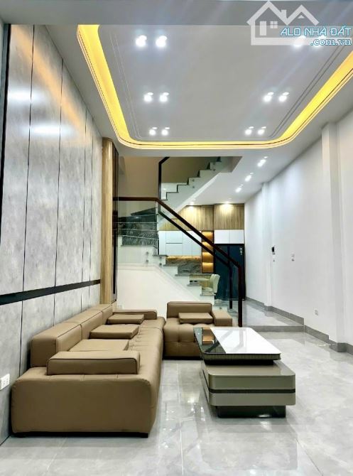 Bán nhà Ngọc Thuỵ 6 tầng 41m Mt 3,7m oto qua nhà, gần phố 10 tỷ hơn - 1