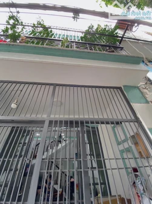 Nhà hẻm, 2 tầng ban công view sân bay, 46m2, chỉ 4 Tỷ - P 10 ,Gò Vấp.