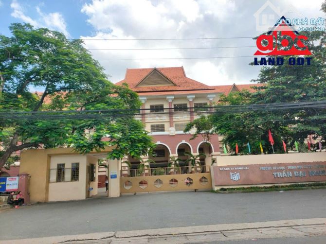 Cần bán đất gần trường trần đại nghĩa 5x25 shr full thổ cư. Cách chợ mới 300m. Giá chỉ 2,3