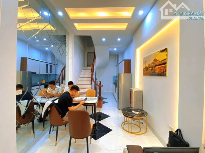 Cực hiếm!...Nhà đẹp ở ngay,gần ô tô, Triều Khúc 28m2, 5 tầng, 3P ngủ.Giá 4,5 tỷ.