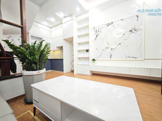 BÁN NHÀ TRUNG TÂM MỸ ĐÌNH - NHÀ ĐẸP - GẦN PHỐ - 20M RA Ô TÔ - DT 33M2, 5 TẦNG, HƠN 7 TỶ