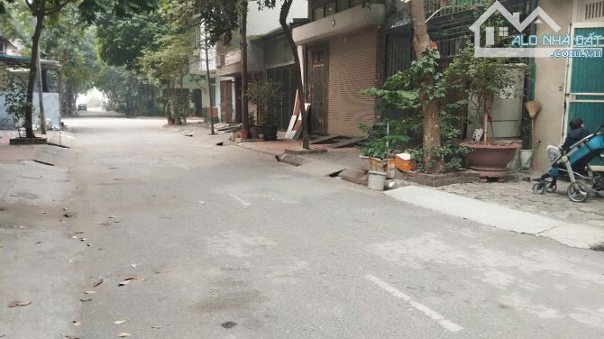 Bán đất đấu giá Mậu Lương, cách đường Hoàng Công 70m, DT 60m2 đẹp ko tì vết giá 13 tỷ