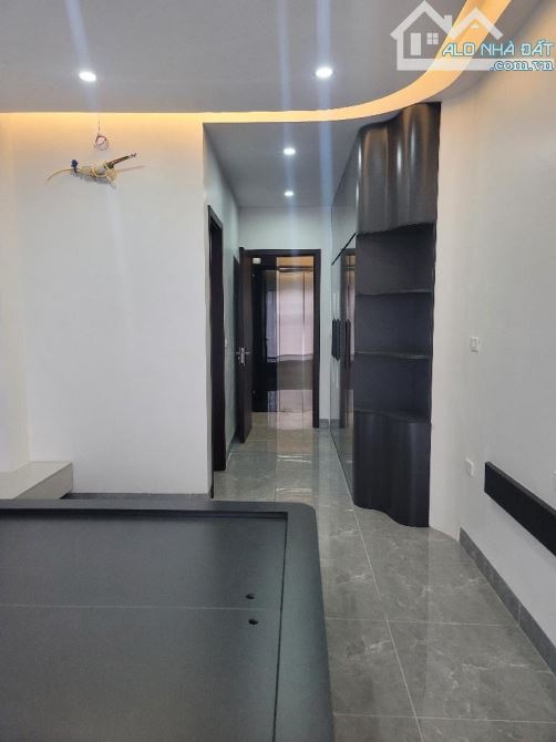 Bán nhà phố Minh Khai - Hai Bà Trưng, Ô TÔ tránh, GARA, 34m2 x 5 tầng thang máy, 10.5 tỷ