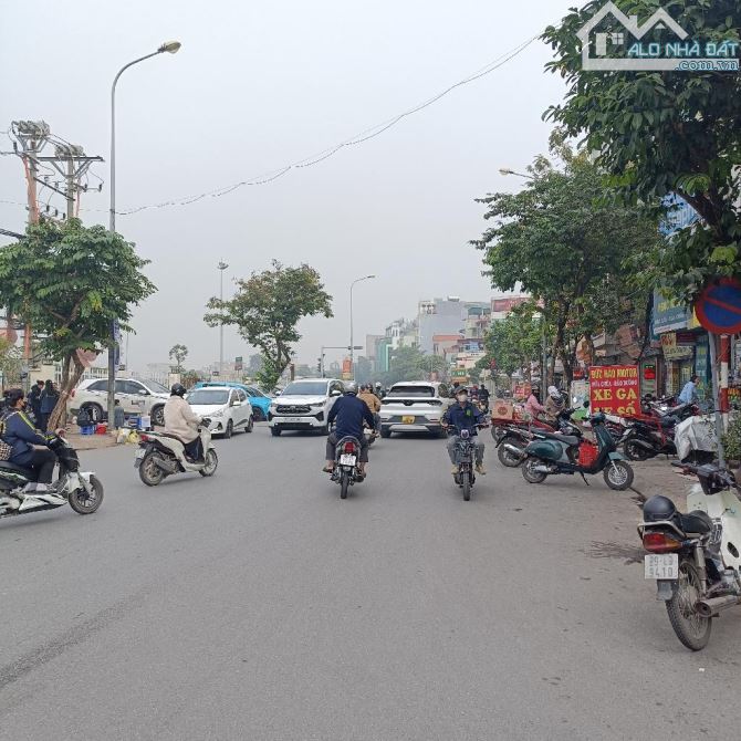 Siêu hiếm, bán đất tặng nhà 2 tầng Trâu Quỳ Gia Lâm, 60m, nhỉnh 8 tỷ, ô tối vào nhà.