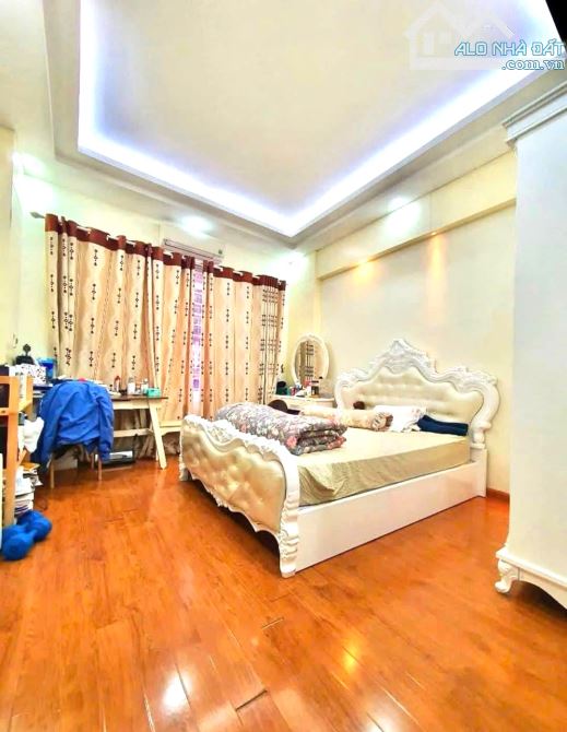 Bán nhà, Nguyễn Khánh Toàn, Cầu Giấy, gần Oto, 42m2, 6T, 10 tỷ.