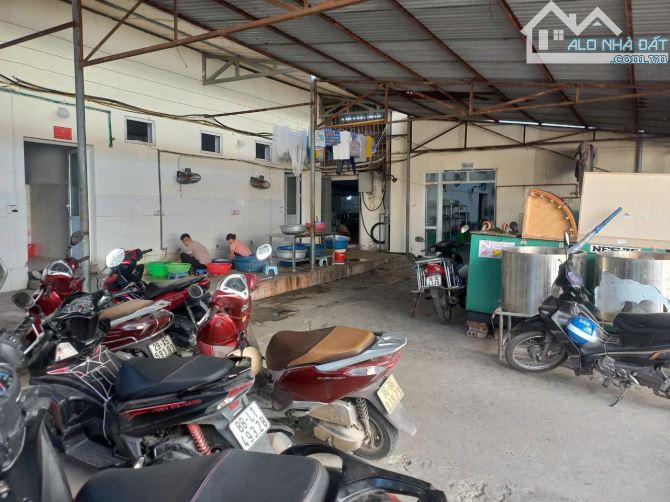 Bán Nhà Xưởng đường quốc lộ 32 nhà xưởng 2 tâng diện tích rộng 3660m xe container vào