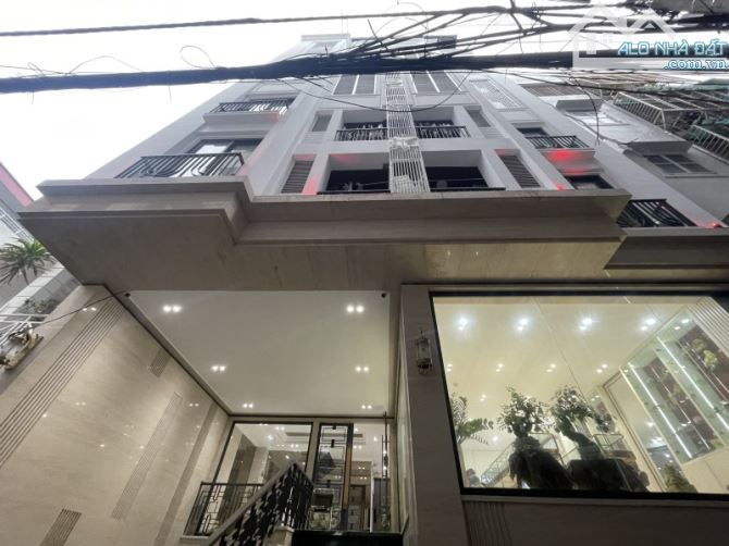 Bán tòa nhà Apartment cao cấp ở trung tâm Cầu Giấy: DT 200 m2, 9 tầng, mt 10m, 62.95 tỷ