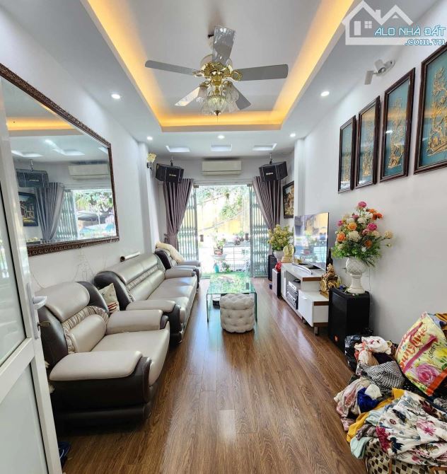 Bán nhà ngõ 7 Tú Mỡ, nhà mặt ngõ to rộng, 45m², ngõ thông kinh doanh sầm uất, 10 tỷ