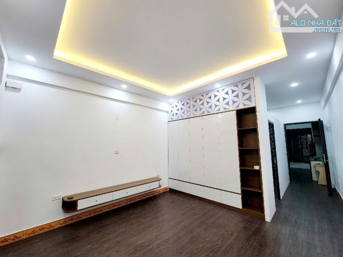 Căn Tập Thể Tầng 2 Mai Dịch Gần Trường Múa . DT 60m .2 ngủ .Wc .Bếp .Giá 3,3 Tỷ