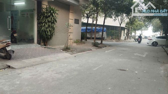 Bán đất đấu giá Mậu Lương, cách đường Hoàng Công 70m, DT 60m2 đẹp ko tì vết giá 13 tỷ - 1