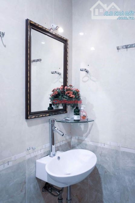 CHO THUÊ NHÀ làm CHDV - Ðỗ Quang Ðẩu, Phạm Ngũ Lão, Quận 1 -5 Phòng WC riêng-8mx6m-1T 2L - 1