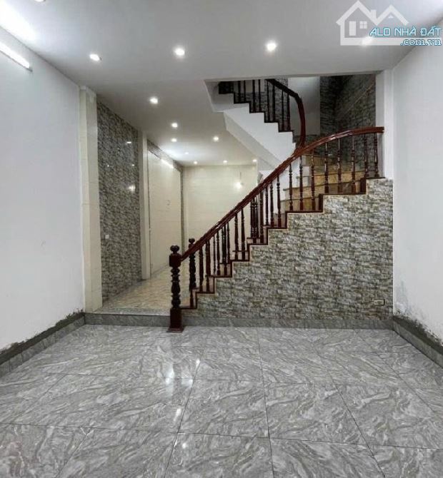 Bán Nhà Ngõ 325 Kim Ngưu, 40m², 5 Tầng, 6 PN – Giá 7,5 Tỷ gần OTO - 1