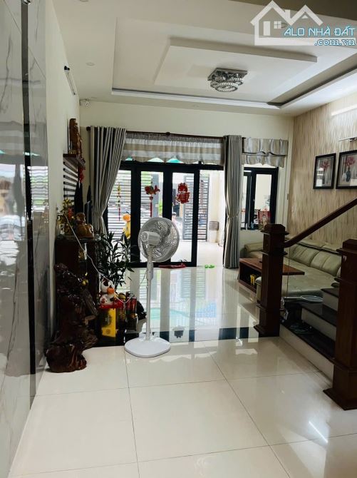 BÁN NHÀ 3 TẦNG  HOÀ CƯỜNG - HẢI CHÂU - ĐÀ NẴNG - FULL NỘI THẤT GỖ - 90 M2 -7,X TỶ - 1