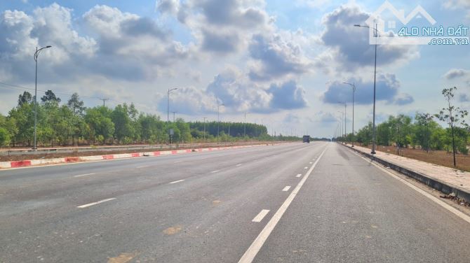 Cần bán nhanh đất thổ MT đường nhựa Nhơn Trạch giá rẻ 3,5ty/270m,KD mua bán sầm uất. SHR - 2