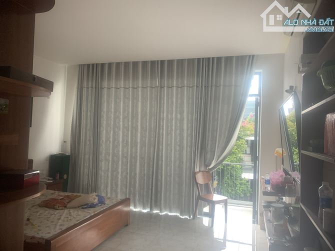 XUẤT HIỆN! SIÊU PHẨM LÔ GÓC MẶT TIỀN  LÊ HỮU TRÁC- NHÀ 3 TẦNG KINH DOANH- DT 90M2- 8 TỶ X - 2