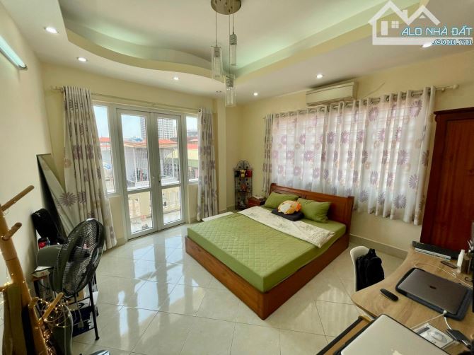 Bán nhà Trần Thái Tông: 45m2, view tòa nhà FPT, chủ nhà bác sĩ, ngõ rộng ô tô, hơn 10 tỷ - 2