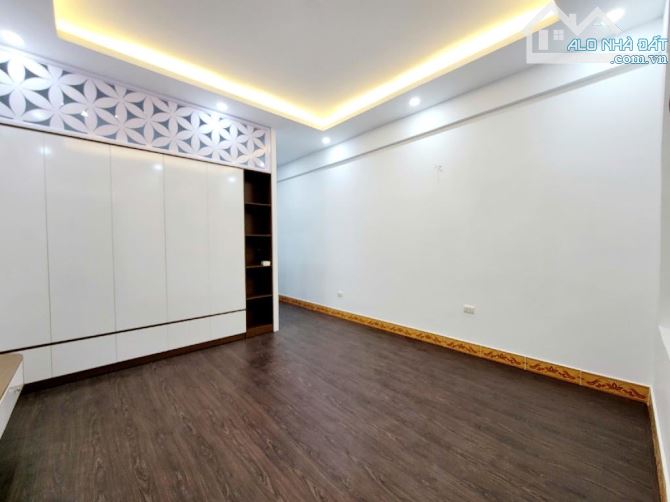 Căn Tập Thể Tầng 2 Mai Dịch Gần Trường Múa . DT 60m .2 ngủ .Wc .Bếp .Giá 3,3 Tỷ - 2