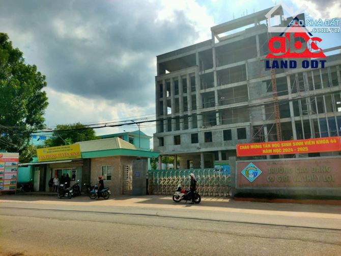 Cần bán đất gần trường trần đại nghĩa 5x25 shr full thổ cư. Cách chợ mới 300m. Giá chỉ 2,3 - 3