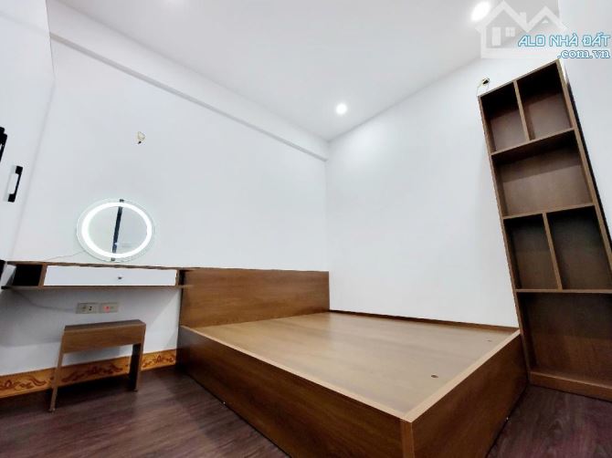 Căn Tập Thể Tầng 2 Mai Dịch Gần Trường Múa . DT 60m .2 ngủ .Wc .Bếp .Giá 3,3 Tỷ - 3