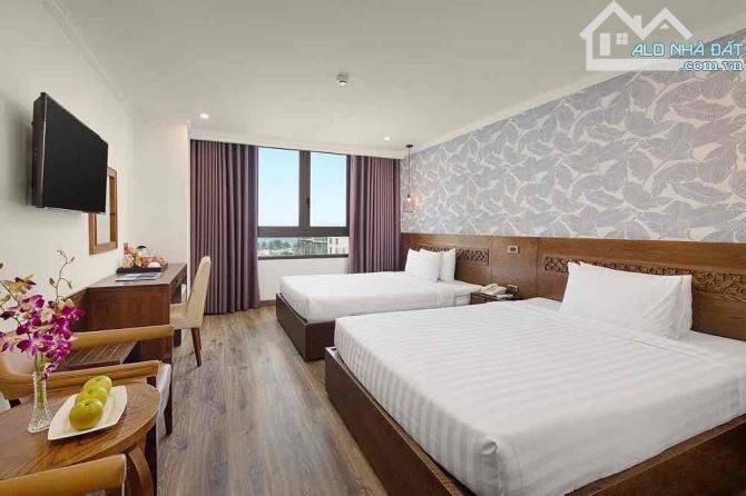 Cần bán khách sạn đường Hoàng Kế Viêm. DT 315m2. Cách biển Mỹ Khê 1 phút - 4